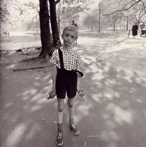 gallery_img_21_1__diane-arbus-i-apoklinousa-fotografos-tou-perithoriou