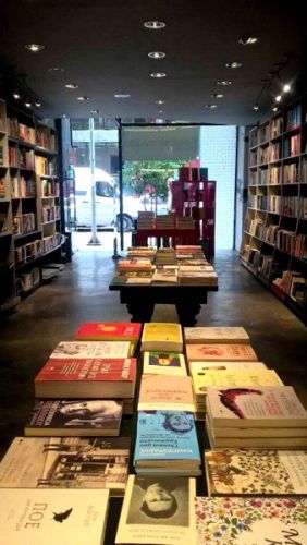 gallery_img_413_8__pinontas-kafe-m-enan-bibliopoli