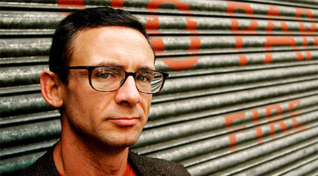 feature_img__eimaste-oloi-stoixeiomenoi-tou-chuck-palahniuk