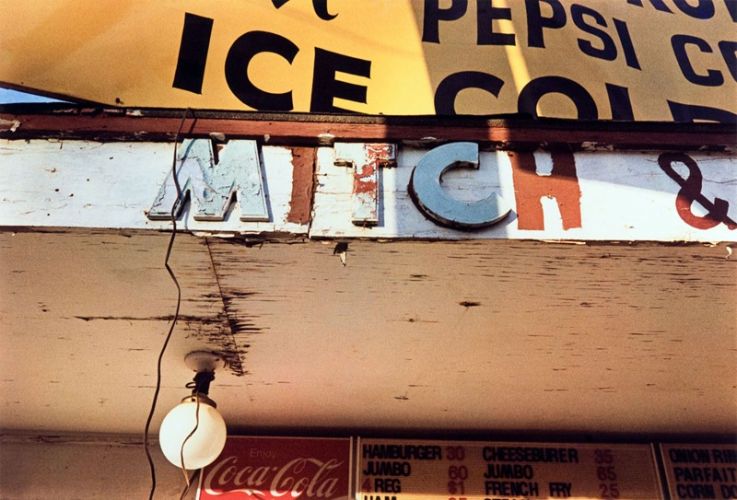 gallery_img_12_7__william-eggleston-o-pateras-tis-egxromis-fotografias