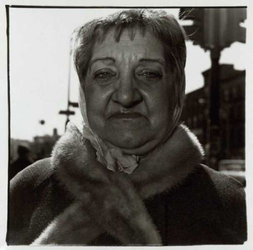 gallery_img_21_13__diane-arbus-i-apoklinousa-fotografos-tou-perithoriou