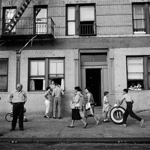 gallery_img_284_8__h-apithani-istoria-tis-vivian-maier