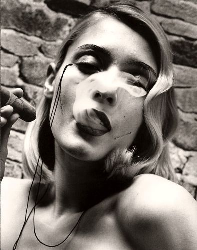 gallery_img_30_4__o-helmut-newton-sti-stegi-grammaton-kai-texnon